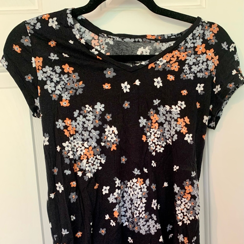 LOFT cap sleeve floral v-neck tee